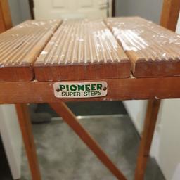 5 tred wooden step ladders in good used condition..goos solid ladders.£30 ono