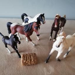 5 Schleich Pferde wie abgebildet
Kann auch einzeln gekauft werden 
Verkauf nur bei Selbstabholung
