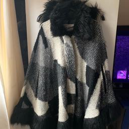 River island cape
Lovely to boots
Size 8
As faux fur collar
Sell £7
Collection only