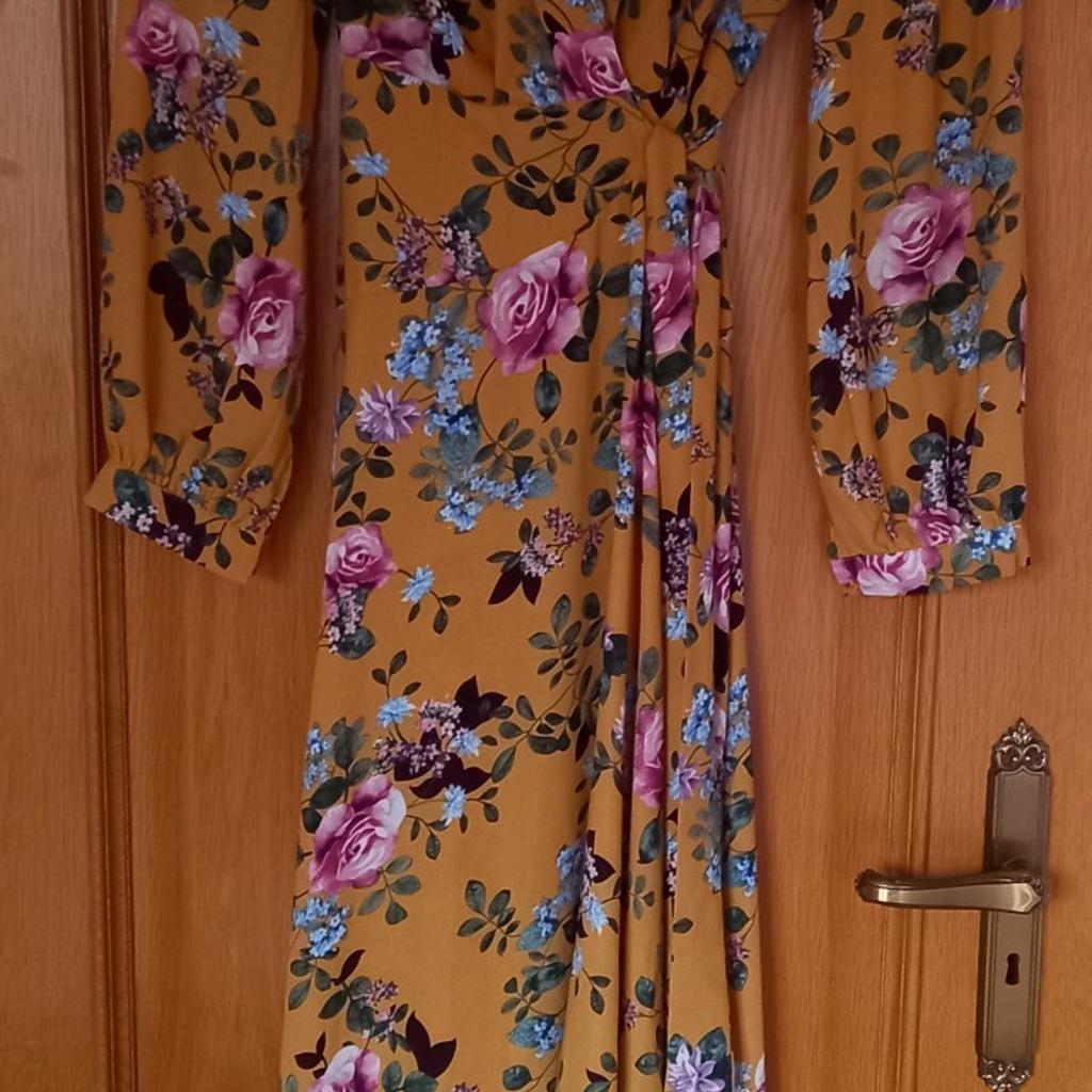 Beautiful floral, wrap, belted, maxi dress. New with tags.
100% polyester.