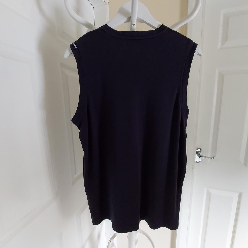 Vest "Ted Baker"London

Dark Navy Colour

 Good Condition

Actual size: cm and m

Length: 68 cm front

Length: 69 cm back

Length: 45 cm from armpit side

Shoulder width: 39 cm

Volume hands: 44 cm

Breast volume: 1.00 m – 1.10 m

Volume waist: 1.00 m – 1.10 m

Volume hips: 1.00 m – 1.10 m

Size: 4, L -14 (UK) Eur 40, US 10

 50 % Cotton
 50 % Modal

Made in Heaven