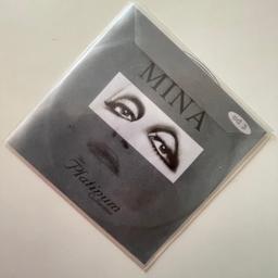 Vendo cd originale di Mina,ritenuto perso ,faceva parte di una raccolta Platinum,venduta incompleta tempo fa.Perfetto con confezione originale. Non gradisco indecisi perditempo e proposte ridicole. Spese di spedizione a parte