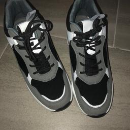 Size 5 
Colour black grey and white 
Used twice 
Like new