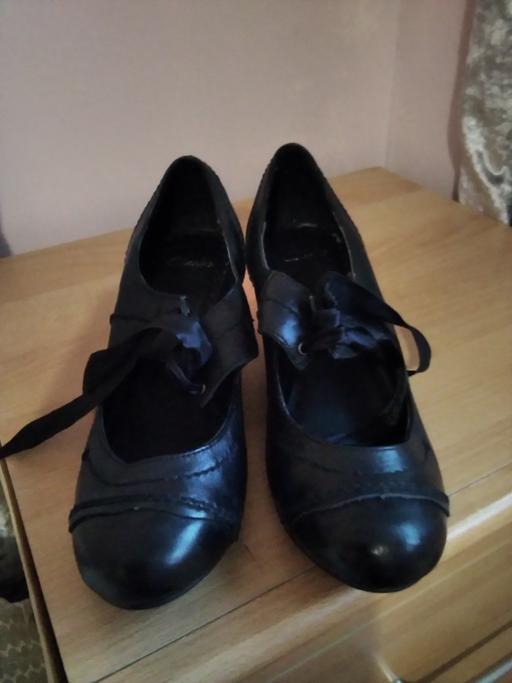 Buy & Sell Greater Manchester Bury - Photos for NEW LEATHER SHOES SZ 5 .5 BY CLARKS