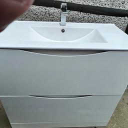 Gloss white large Bathroom Stand Alone Sink Unit With Fully Working Mixer Taps.
Has 2 Very Large Deep Gloss Soft Close Towel/Storage Drawers. Pop up waste and plumbing. This was an Expensive Unit. Size is:-
Height 86cm
Width 91cm
Depth 46cm
Collection Only from Bedworth CV12
Selling to first person £50
Only reason for selling is having wet room installed. Very small bit of damage as shown in last pic from when we bought it.