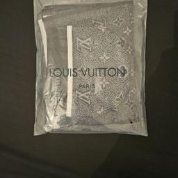 Brand new louis vuttion fake scarf and hat have 2 colours 1.1 quality