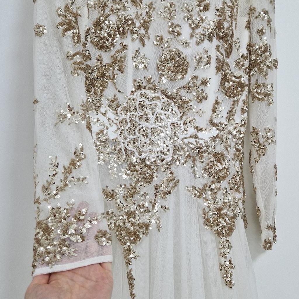 Weißes Kleid mit Gold spitze, Langarm
Verkaufe hier meine neuwertiges Standesamtkleid.
Es wurde nur einmal zu meinem Standesamt getragen.