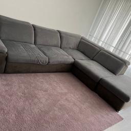 Ich verkaufe mein grau Sofa
Schlaffunktion,verstellbarer, Armlehne,stauraum sowie Kopfteil und sitztiefenverstellung
Ich habe diesen Sofa 2000€ gekauft
Es hat viele Funktionen