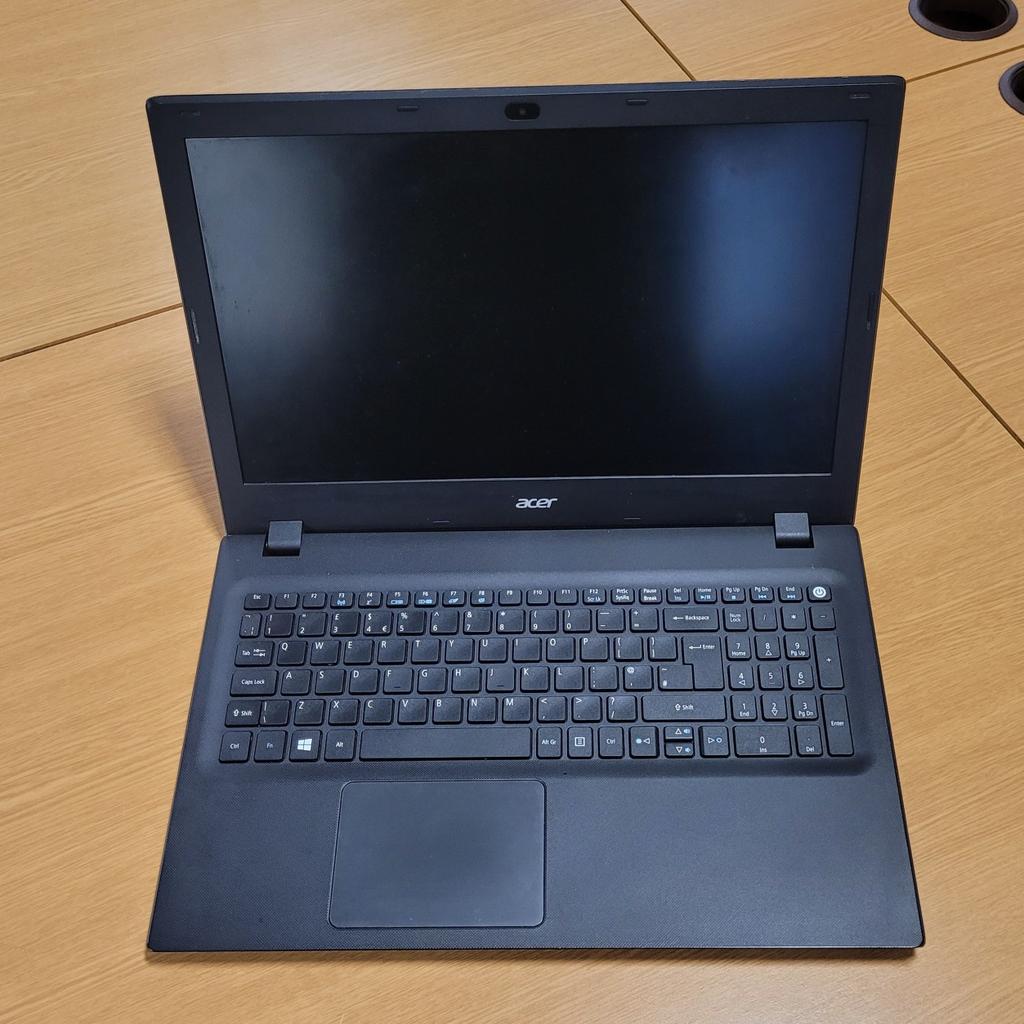 Acer Laptop with Charger
Great condition
i3 Processor
4GB Ram
500GB Hard Drive
Windows 11
Microsoft Office Installed
Webcam
Wireless
DVD RW Drive

Laptop has been wiped and new windows and office installed ready to turn on and use.

Great condition Laptop.