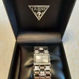 Wie neu,Damen Uhr von Guess
Mit Original Verpackung
Ohne Batterie