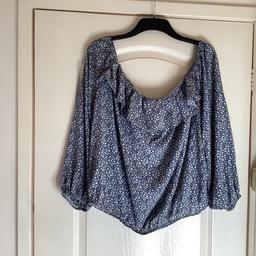 Navy and white top size 4xL long sleeves