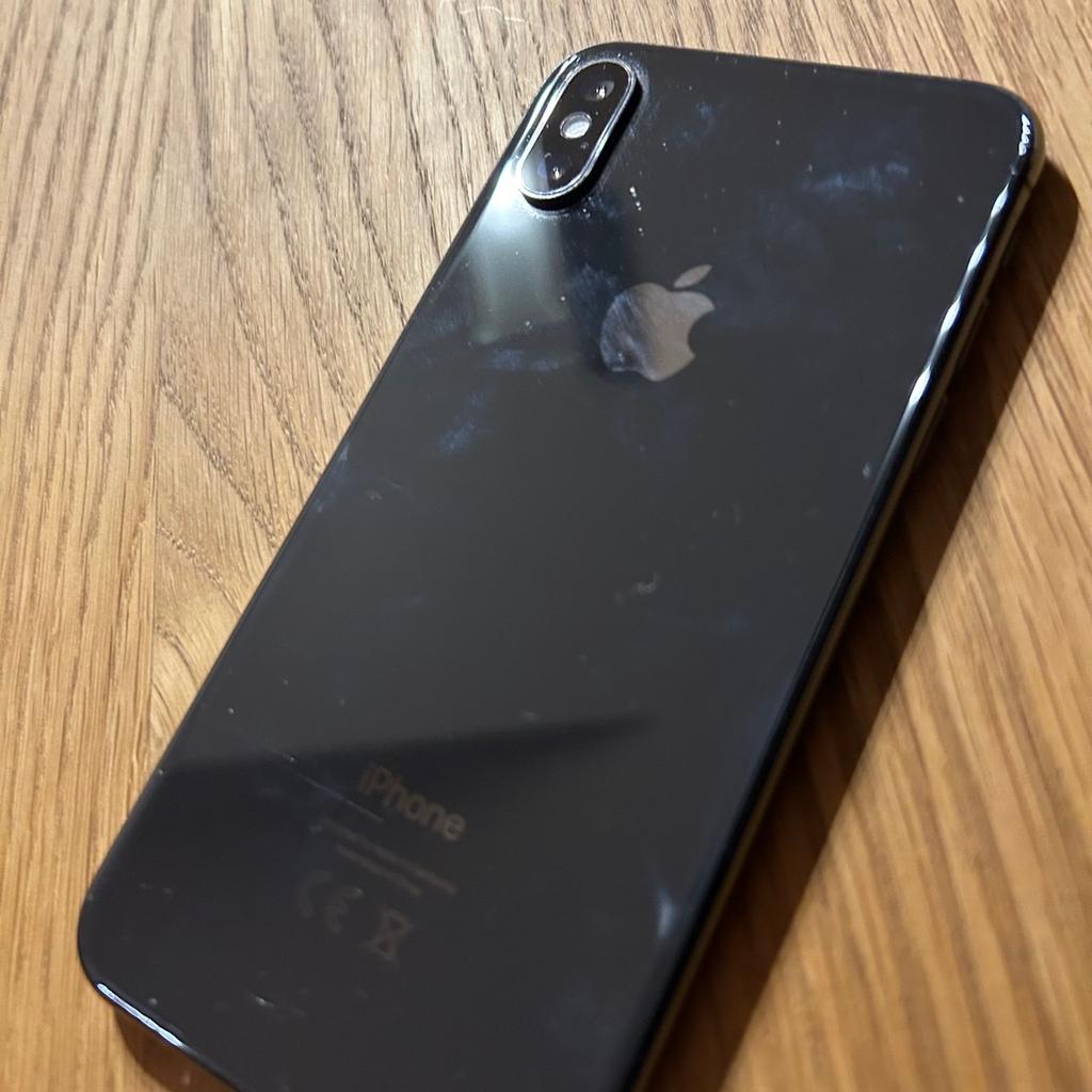 Apple iPhone XS
64 GB
funktioniert problemlos, Sprung am Glas wie am Foto ersichtlich , keine Garantie, keine Gewährleistung