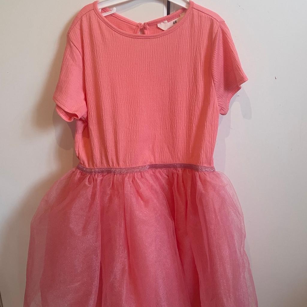 Verkaufe dieses rosa Kleid mit Tüll in der Gr. 134/140, es wurde 1x getragen
Von H&M

Versand bei Kostenübernahme möglich

Da Privatverkauf keine Rücknahme