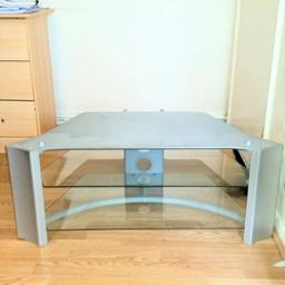 Curved Clear TV Stand Glass Table Unit Televisions.
Collection Only