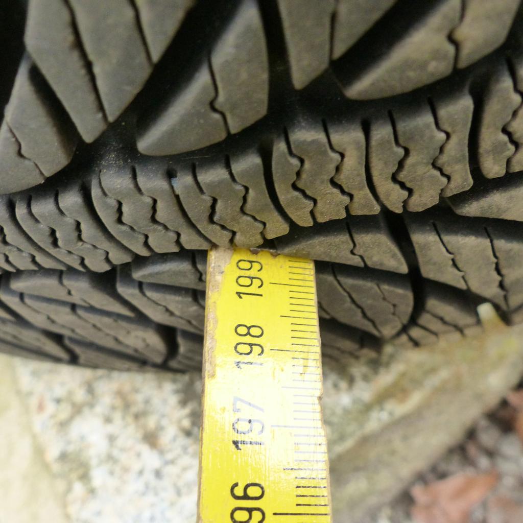 4 Stück Winterreifen 185/60 R15 88T in 5081 Niederalm für € 50,00 zum ...