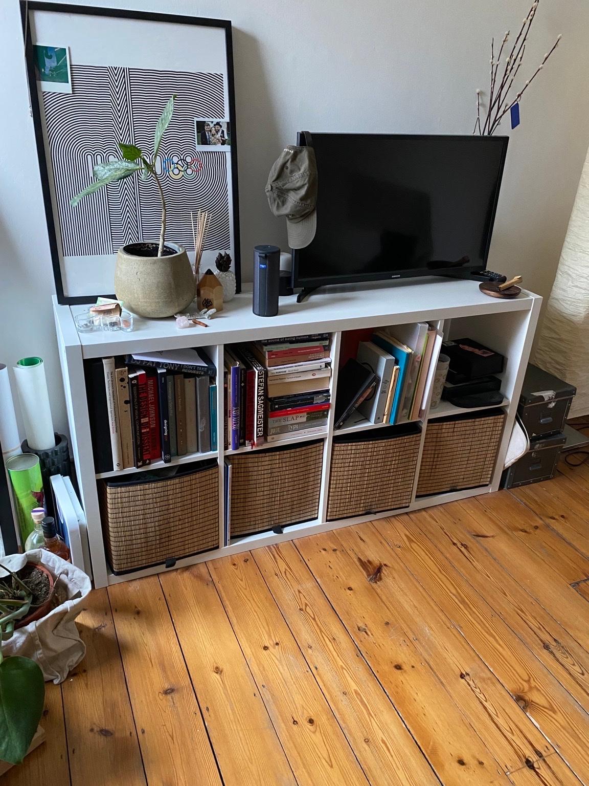 Ikea Kallax Shelving unit with boxes in SW2 London für 30,00 £ zum