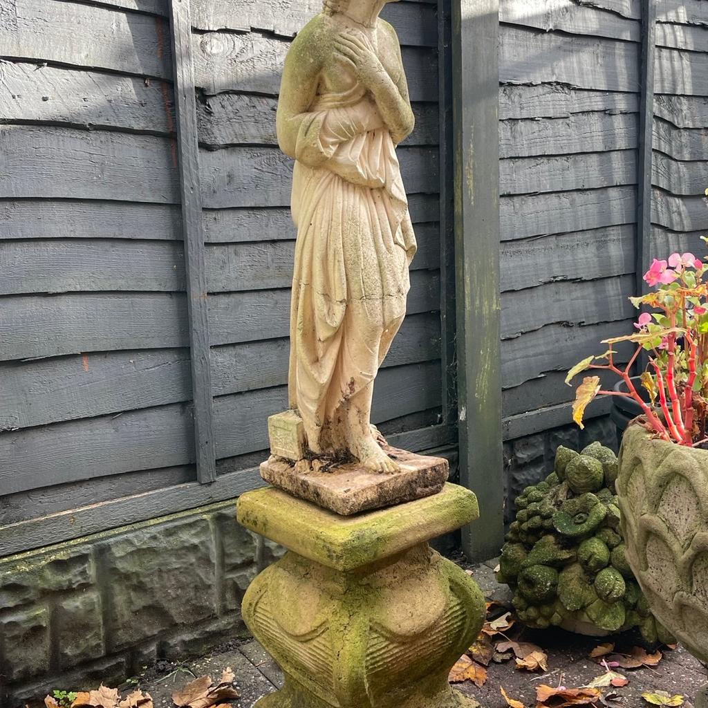 Reclaimed Cast Stone Lady On Large Pedestal 120cm High
Large chunky ornate cast stone pedestal
Reclaimed statue , does show age related wear. Please see photos for description
The total height is 120cm
Viewing welcome