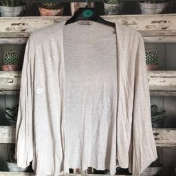 THIS IS FOR A NICE LITTLE BUNDLE OF ITEMS

1 X BEIGE JUMPER FROM H&M - ONLY WORN A FEW TIMES
1 X PLAIN RED T-SHIRT FROM NEXT - NEW WITH TAGS

PLEASE SEE PHOTO