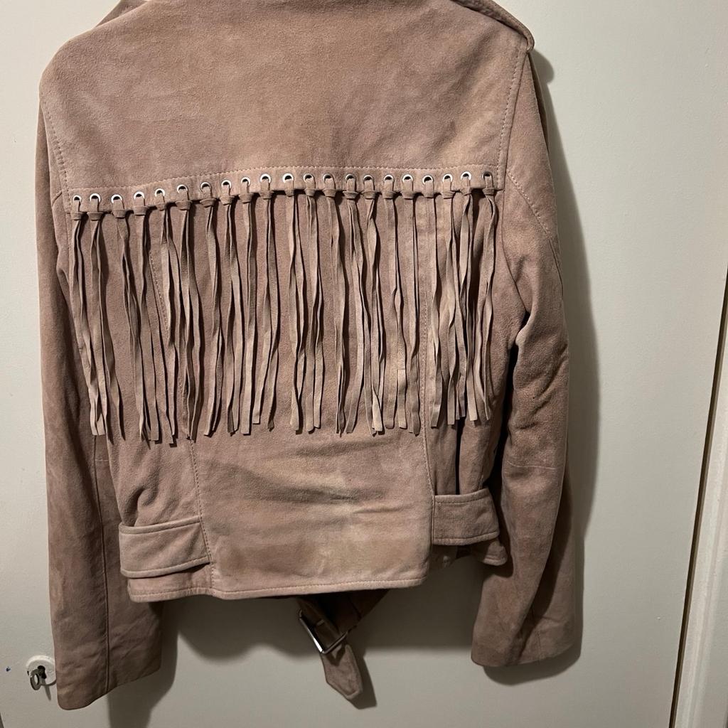 Hi and welcome to this gorgeous looking ladies All Saints Tassel Balfern Suede Leather Biker Jacket Size UK 8 in mint condition thanks

RRP: £359