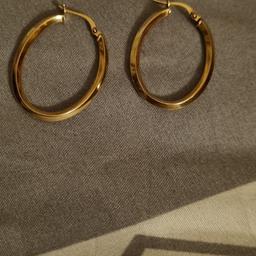 9ct gold earings approx 2cm long, small dents to each one through wear and tear but hardly noticeable, reflects in price. NO SHPOCK WALLET THANK YOU Reduced for quick sale x