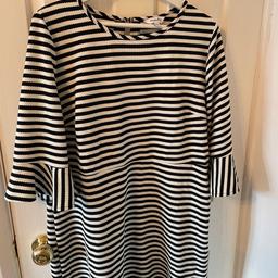 size 20 but fit 18 too gorgeous dress lovely sleeves comfy excellent condition