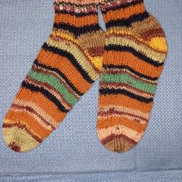Handgestrickte Socken Größe 37/38, aus Sockenwolle 75% Schurwolle und 25% Polyamid, NEU, aus Nichtraucher und Tierfreien Haushalt.