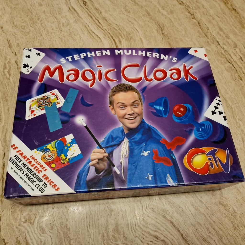 Stephen Mulhern Magic set
Great for kids aged 5 upwards
Cloak and wand included
One of the foam bunnies has torn but doesn't affect use.
Smoke and pet free home