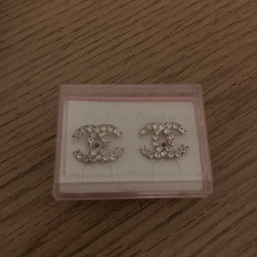 New ladies rose gold colour medium size earrings 9 pairs available £5 each