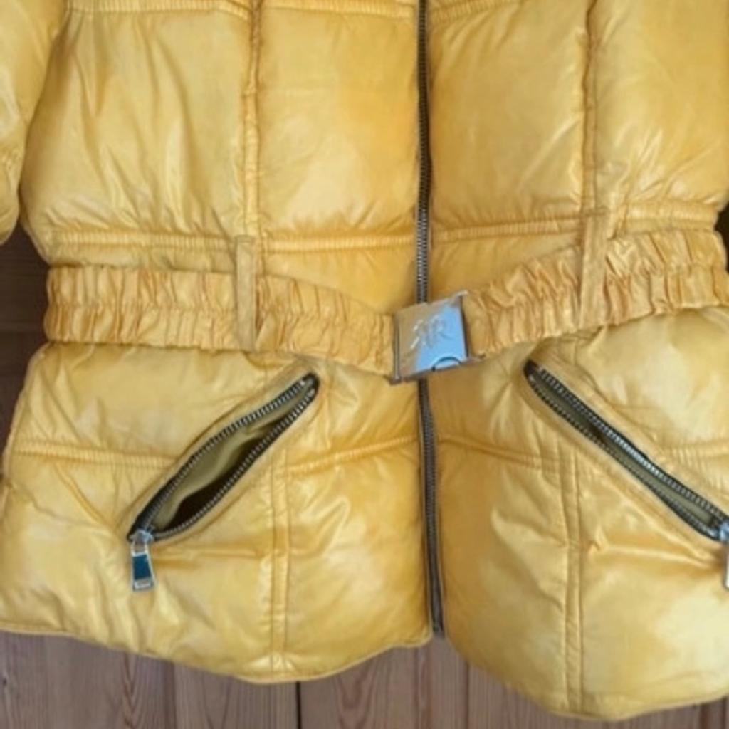 River island yellow padded hooded jacket
Size 10