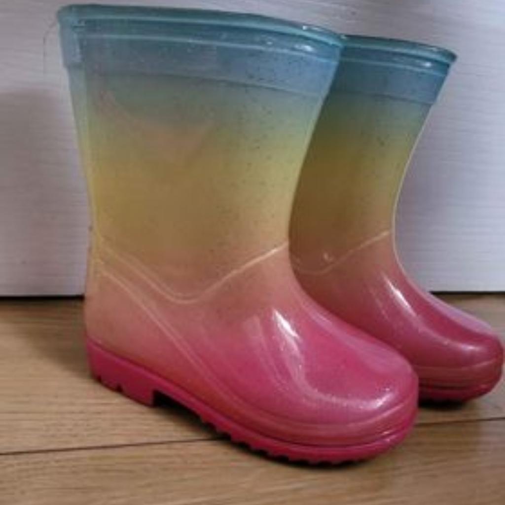 Little Girls size 5 wellies boots