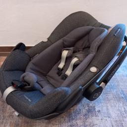 Maxi Cosi Pebble Plus Babyschale inkl. Sitzverkleinerer.
Ab der Geburt bis ca. 1 Jahr.

Kompatibel mit FamilyFix Autostation.

Sehr guter Zustand. Nur bei einem Kind benutzt.