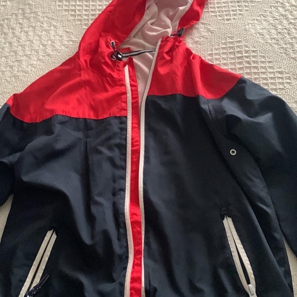 4 bags of boys designer clothes tracksuits,coats,t shirts,hoodie,shorts etc Nike,addidas,sonneti,bench,animal,ellesse,under armour,hype and more iv added some photos but too many to add them all selling as a bundle ages from aged 12-15 years from a smoke free home a bargain price