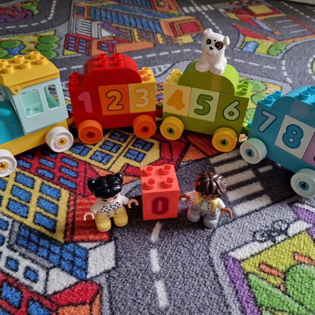 Verkaufe hier den Lego Duplo Zahlenzug von meinem Sohn,da er nicht mehr benötigt wird und nur in der Ecke steht - was echt zu schade ist,da der Zug noch top in Schuss ist und er vollständig ist.

Er wäre definitiv bereit weitere Kinderaugen leuchten zu lassen. 😊

Neupreis beträgt 14,99€