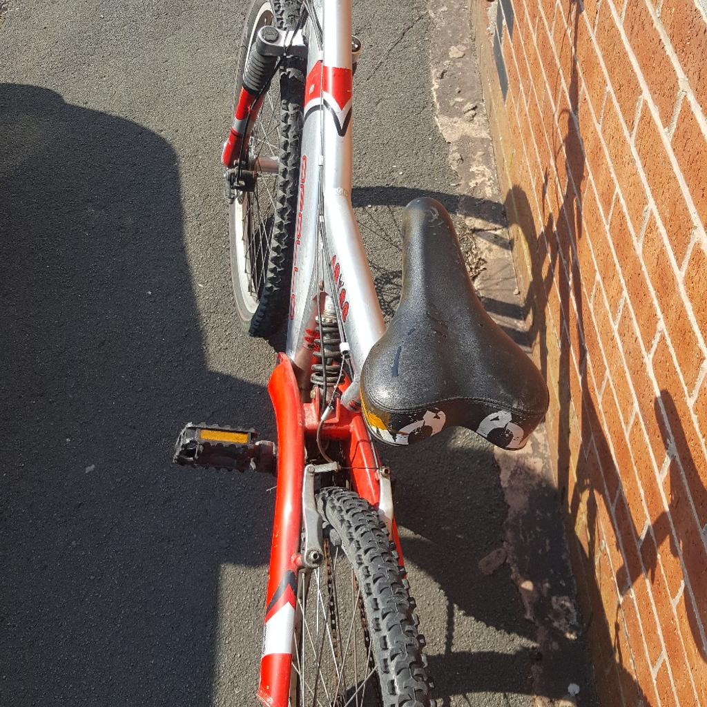 The bike itself is in good condition however needs some work, the point where the pedals meet has come apart, the gears need looking at and the back tyre needs air, quick fix for someone with the time and know how,

pick up from bb1 blackburn, might be able to deliver locally,