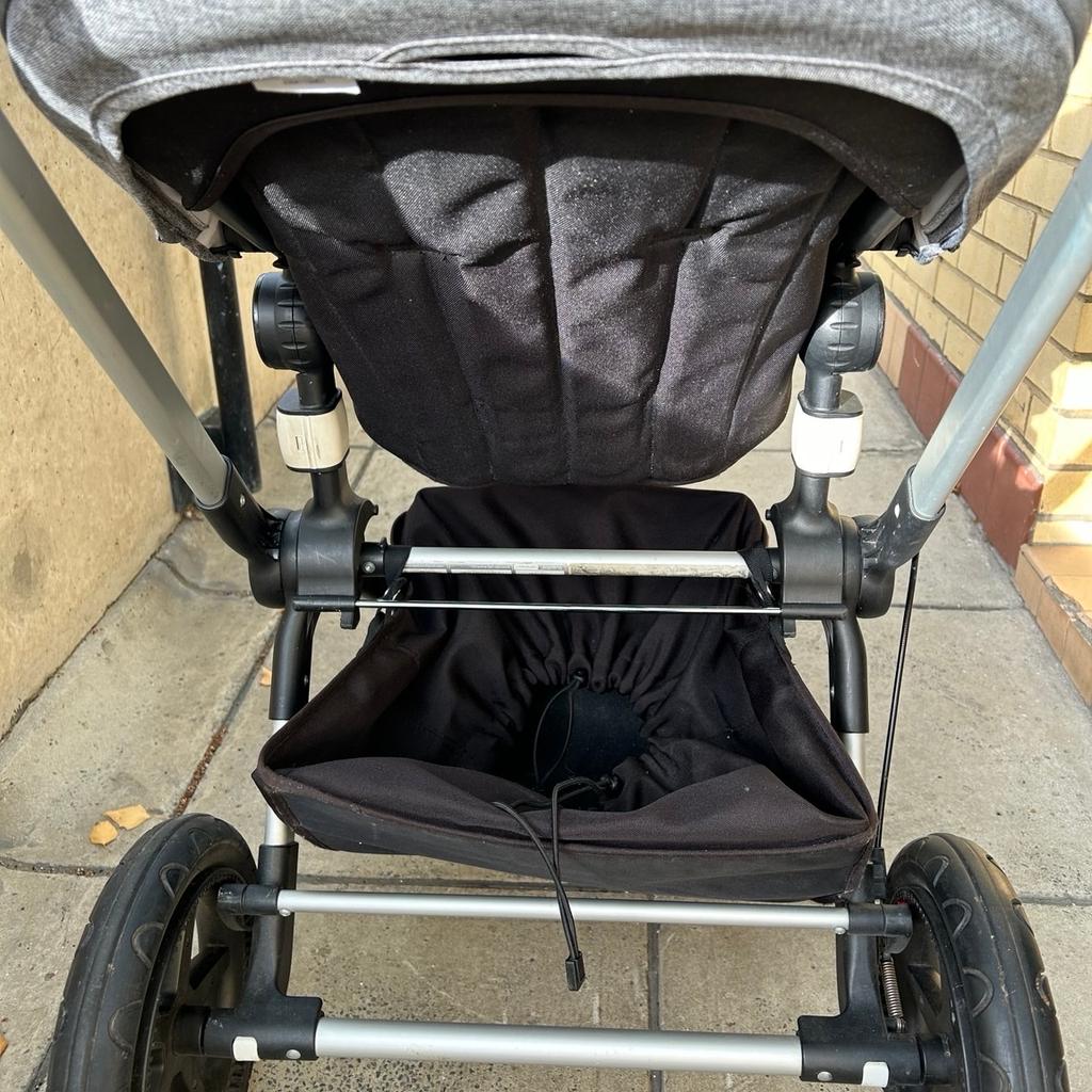 Bugaboo Cameleon 3 with rain cover, Grey hood is like new only used for a few months.