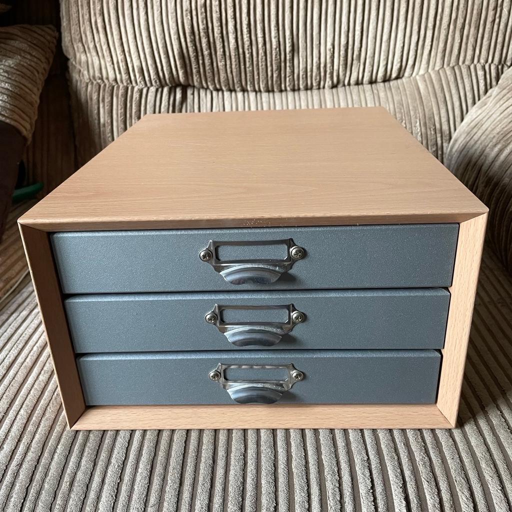 Sturdy 3 drawer desk top filing unit