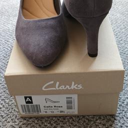 brand new clarks ladies court shoe's
D fitting grey suede bargain