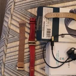 Fit bit charge 3 rose gold
colour 2 spare straps
very good condition