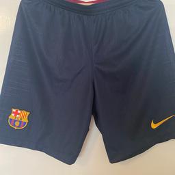 Mein Sohn verkauft eine selten getragene Nike Sporthose von FC Barcelona.

Zustand siehe Bilder.

Selbstabholung in Düsseldorf oder Versand möglich.