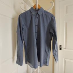 Shirt "Ted Baker"London

 Pale Blue Mix Colour

Good Condition

Actual size: cm and m

Length: 71 cm front

Length: 74 cm back

Length: 41 cm from armpit side

Shoulder width: 40 cm

Length sleeves: 63 cm

Volume hands: 42 cm

Volume chest: 99 cm - 1.00 m

Volume waist: 95 cm – 96 cm

Volume hips: 97 cm – 99 cm

Size: 3, M, 39 (UK) Eur 39/40 ,US 91

Shell: 100 % Cotton

Made in Turkey