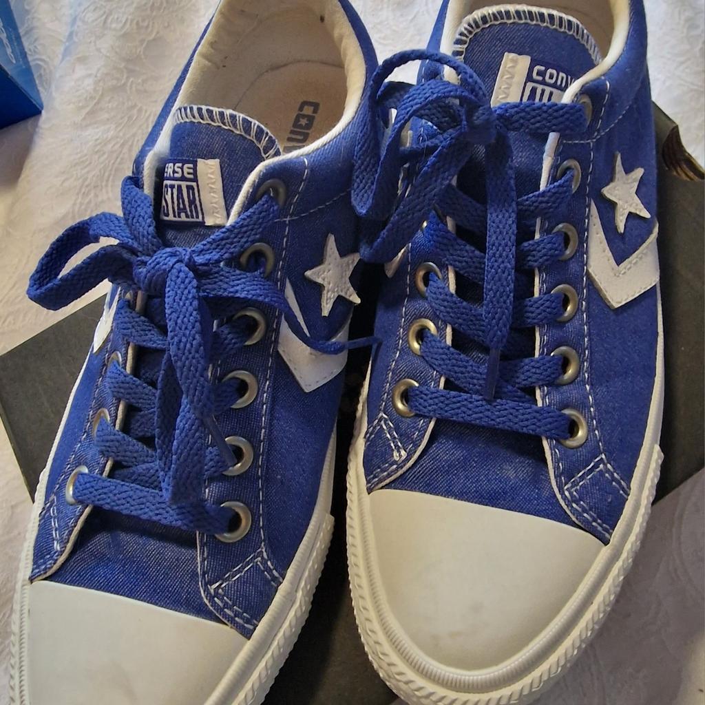 Converse
Sz 6
Blue
Used a few times only
In great condition
Comes boxed
As seen
