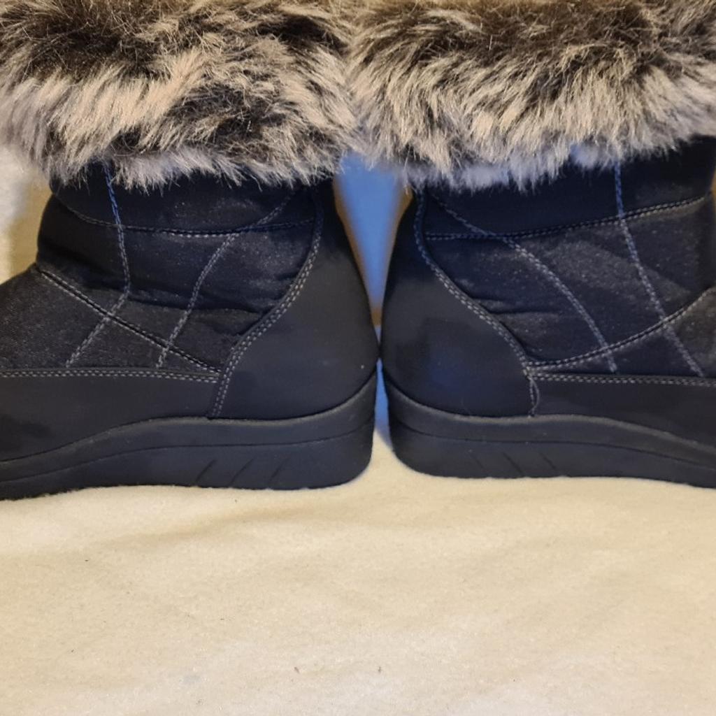 Ladies Snow Boots. Worn once so in immaculate condition 1st 2c will buy