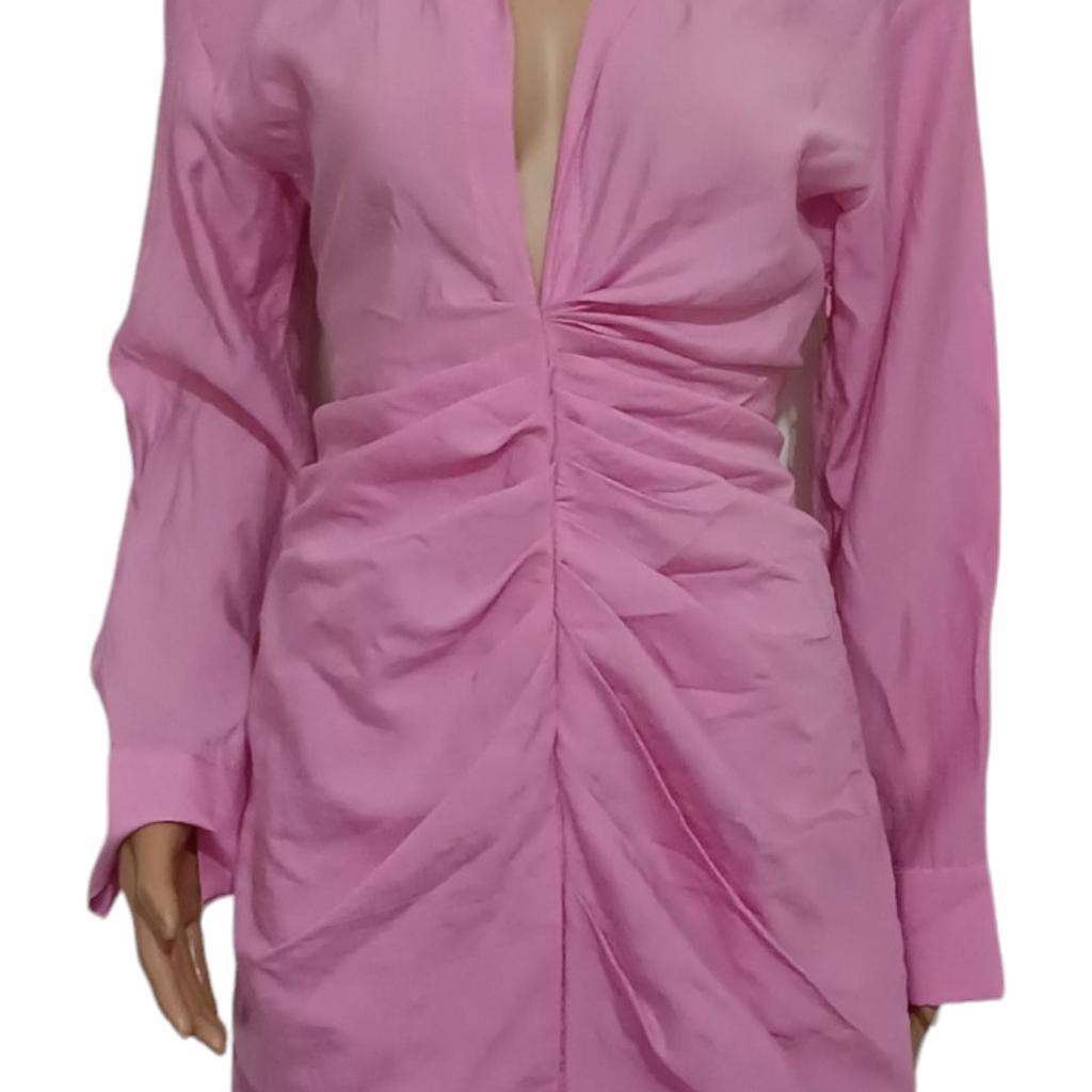 Zara pink long sleeve vneck adies rushed dress.
Zara pink long sleeve vneck ladies rushed dress.
Used but still in a very good condition.
Size unknown but should be between size 10 -12 so please follow measurement below
Lenght: 86cm
Pit-pit: 46cm