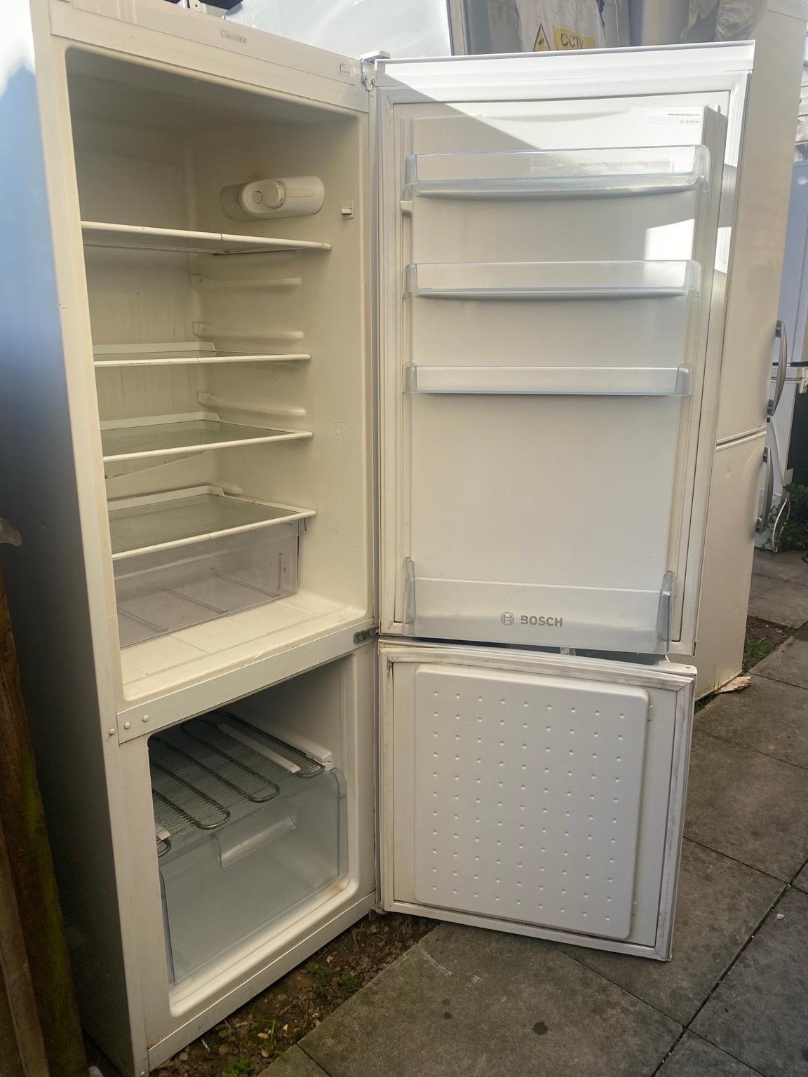 BOSCH CLASSIXX FRIDGE FREEZER-GOOD CONDITION in CR0 London für 95,00 ...