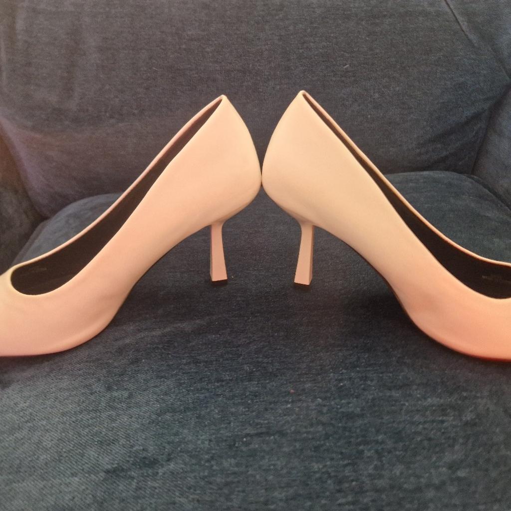 Brand new white heeled shoes from Schuh. Size 7 with 3in heels. Original packaging