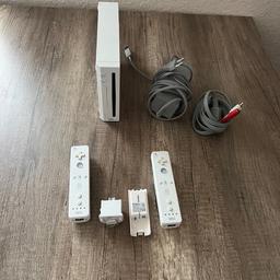 Biete hier meine gebrauchte Wii Konsole mit 2 Controller zum Verkauf an.

Privatverkauf-keine Gewährleistung und Garantie-keine Sachmängelhaftung.

Preis ist VHB