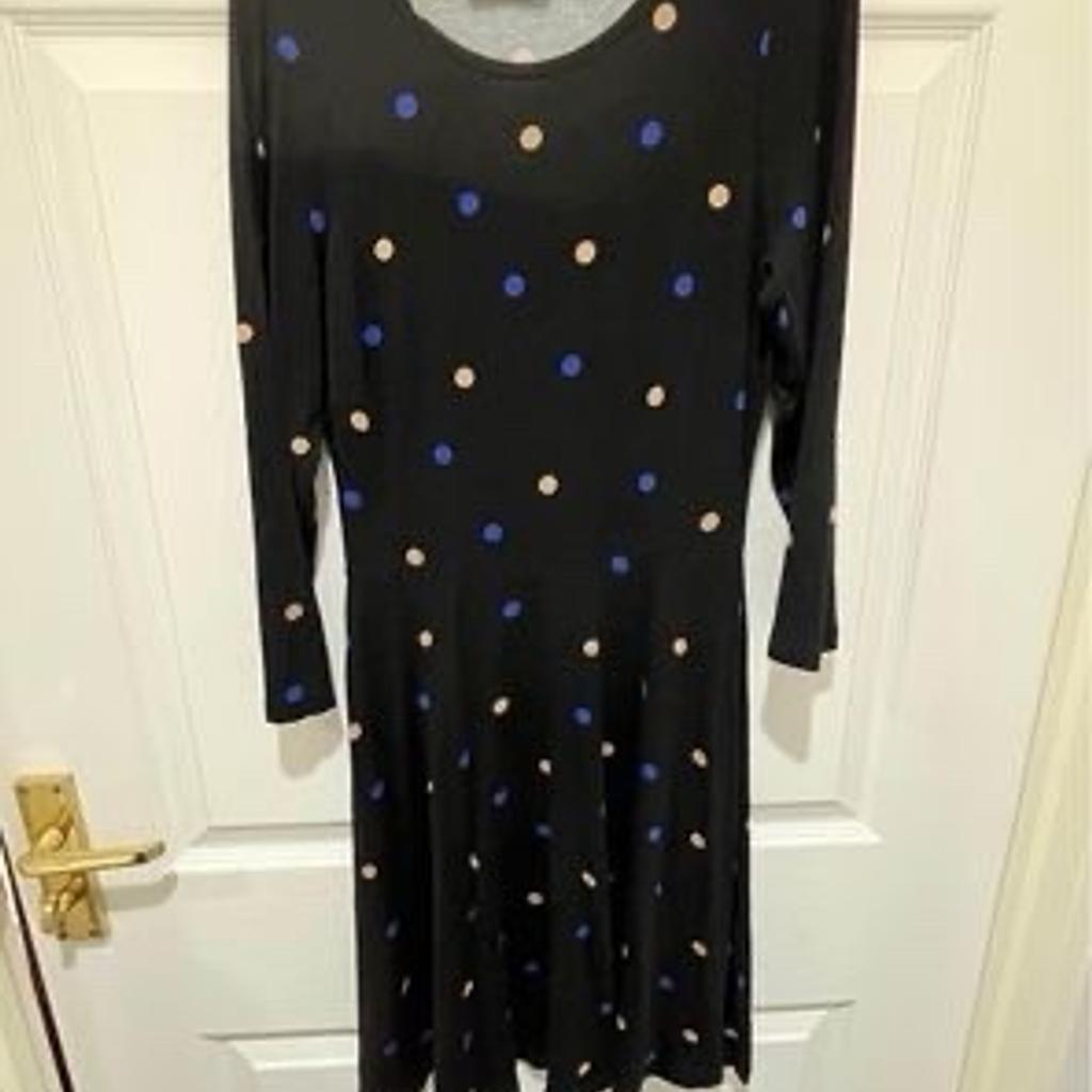 From a pet and smoke free home. Cash on collection from Ingleby Barwick.

Check my listings for other petite dresses.

Listed on Vinted if delivery is required.