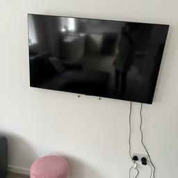 50 inch ultra HD LED smart tv
Smart tv with apps YouTube Amazon prime Netflix etc
Adjusts the audio based on what you're watching, so the speech is as clear as the soundtrack
Screen mirroring 
Can connect a smart phone to tv 
Comes with tv stands and remote 
Also wall bracket and mount