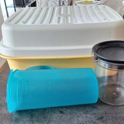 Brotdose/Brotaufbewarungsbox
Saftkrug blau 0,5 l
Milchkrug blauer Deckel 0,5l