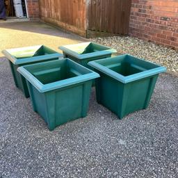 4No. 400mm square green plastic planters (£20 for all 4)
2No. 450mm 'terracotta' plastic planters (£20 for 2)
2No. 400mm hexagon green plastic planters (£10 for 2)
Will sell seperately.

Buyer to collect from NN6

Call Jane on 07710 886801